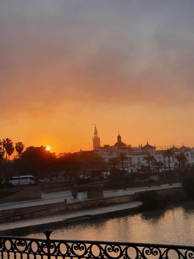 Charming House In Triana,Best City View From Patio Sevilla Exteriör bild